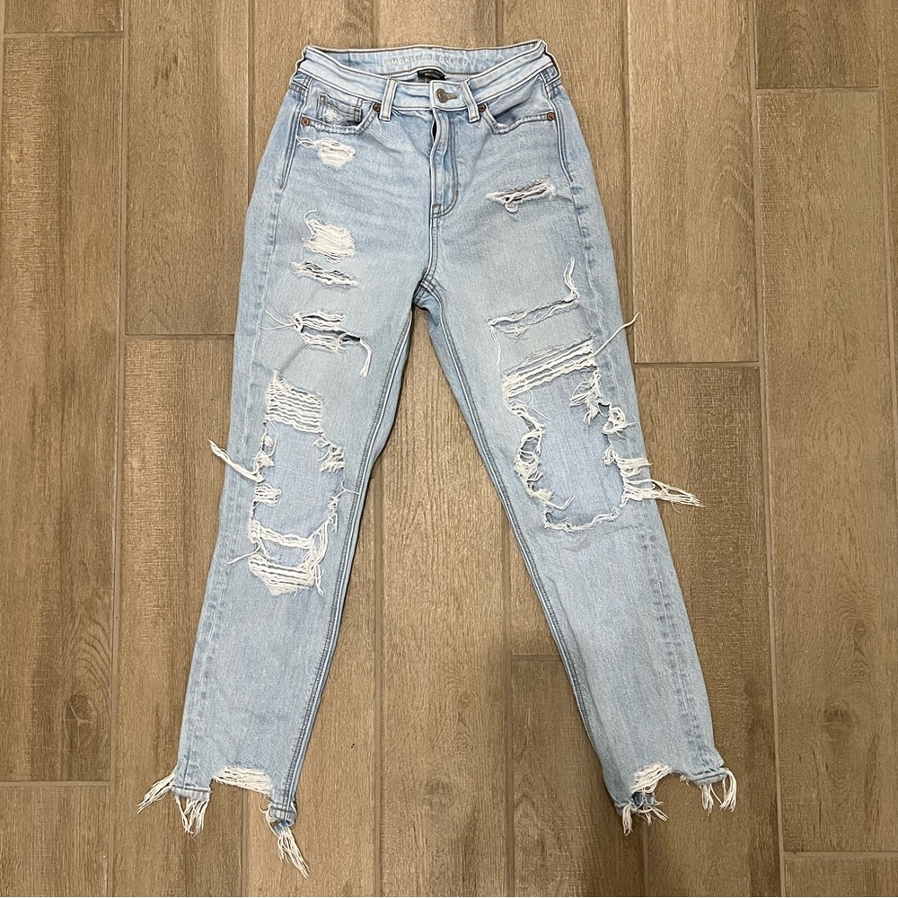 American Eagle Women’s Distressed Mom Jeans— Size 00 Regular
